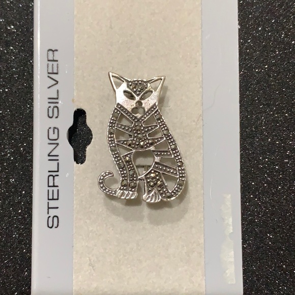 Jewelry - Sterling silver cat brooch